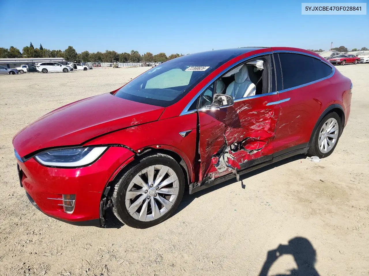 2016 Tesla Model X VIN 5YJXCBE47GF028841 фото 1