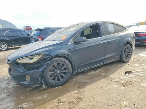 5YJXCBE22HF069524 — 2017 Tesla Model X, Пожар (Burn), фото до ремонта