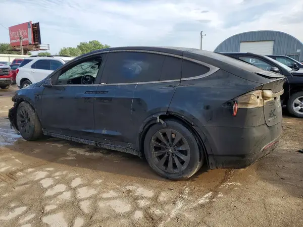 5YJXCBE22HF069524 — 2017 Tesla Model X, фото 2 с аукциона Copart, Пожар