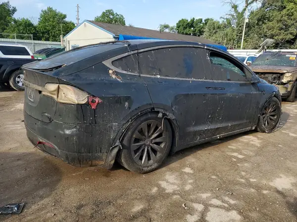 5YJXCBE22HF069524 — 2017 Tesla Model X, фото 3 с аукциона Copart, Пожар
