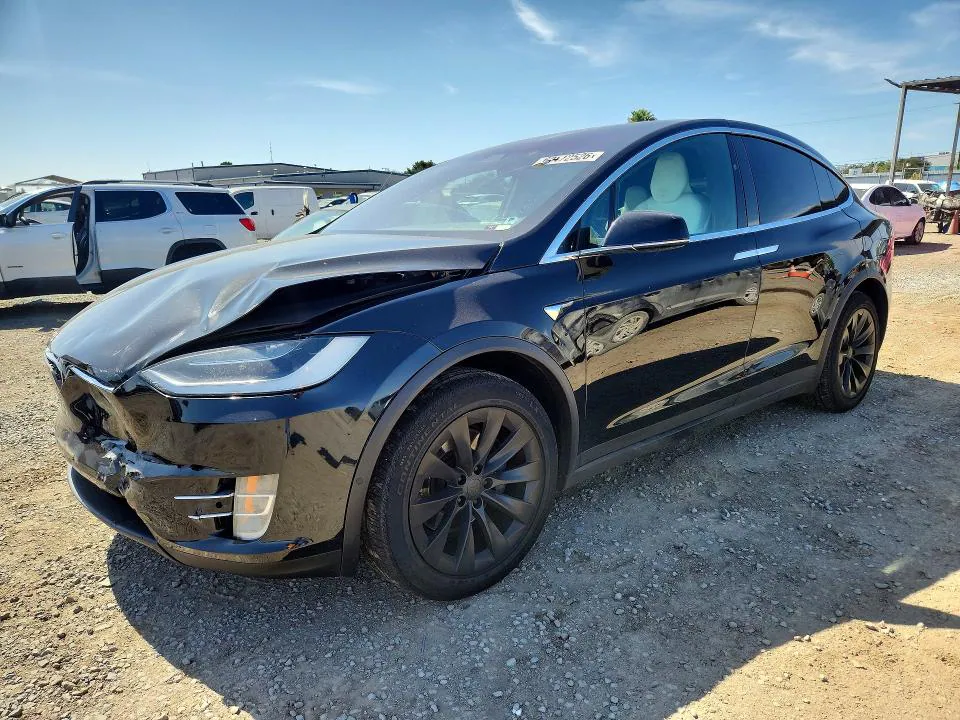 2017 Tesla MODEL X VIN 5YJXCAE25HF065882 фото 1