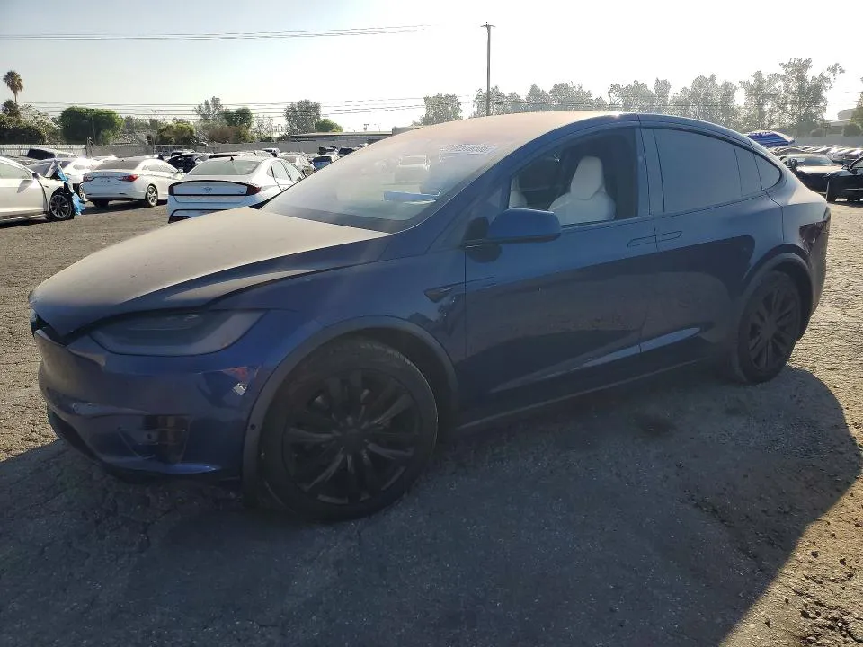 2017 Tesla MODEL X VIN 5YJXCBE47HF034611 фото 1