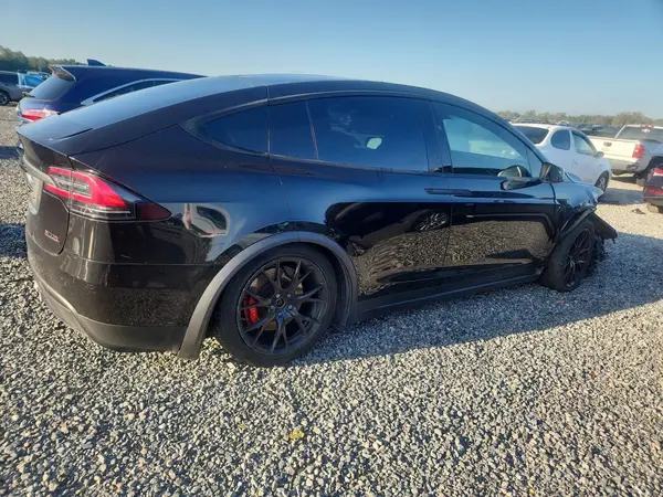 5YJXCBE46HF039640 — 2017 Tesla Model X, фото 3 с аукциона Copart, Передняя часть