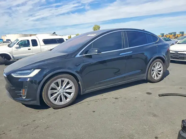 5YJXCAE22HF041538 — 2017 Tesla Model X, Передняя часть (Front End), фото до ремонта