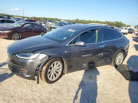 5YJXCAE21HF077687 — 2017 Tesla Model X, Передняя часть, фото до ремонта