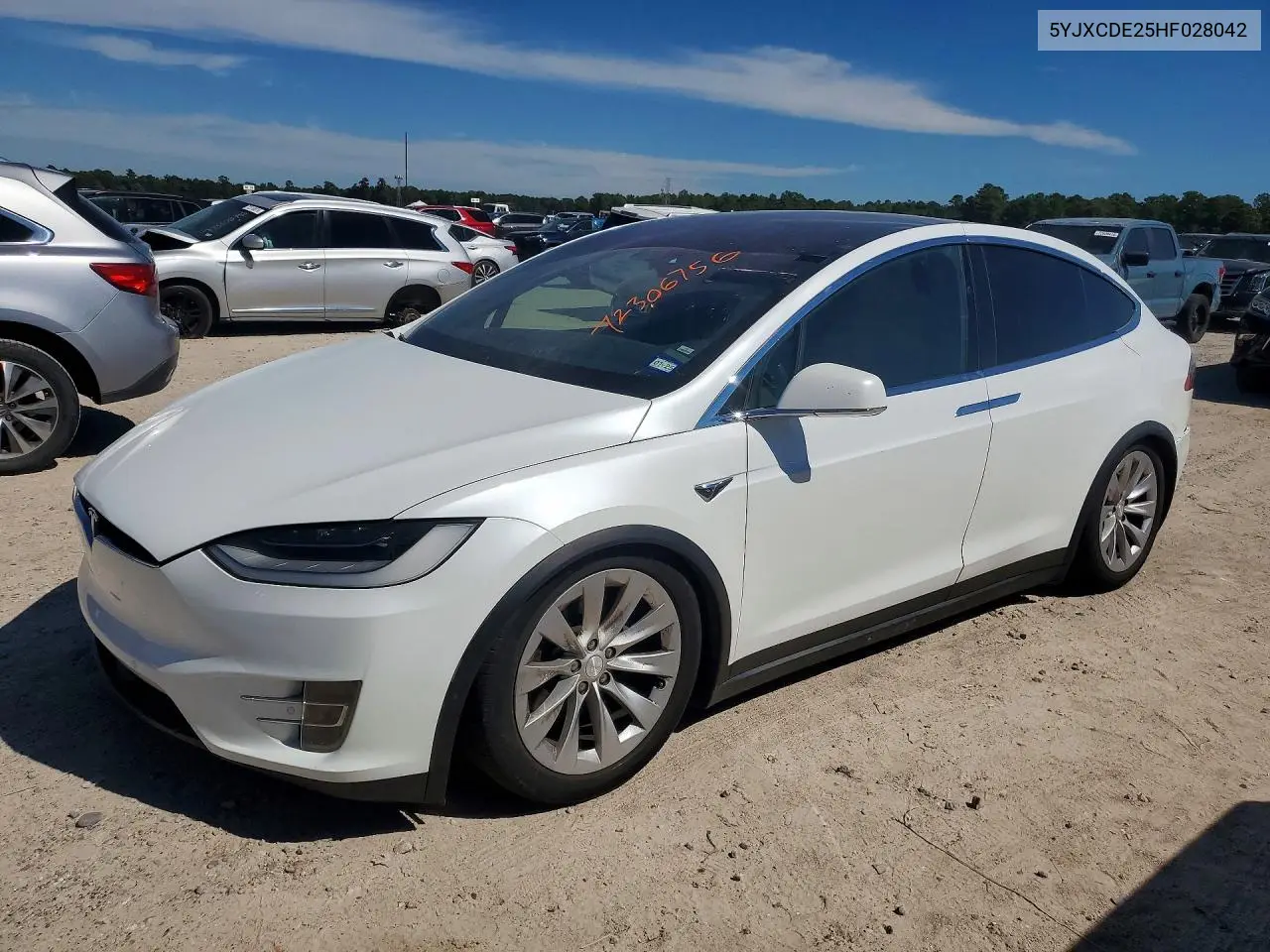 2017 Tesla Model X VIN 5YJXCDE25HF028042 фото 1