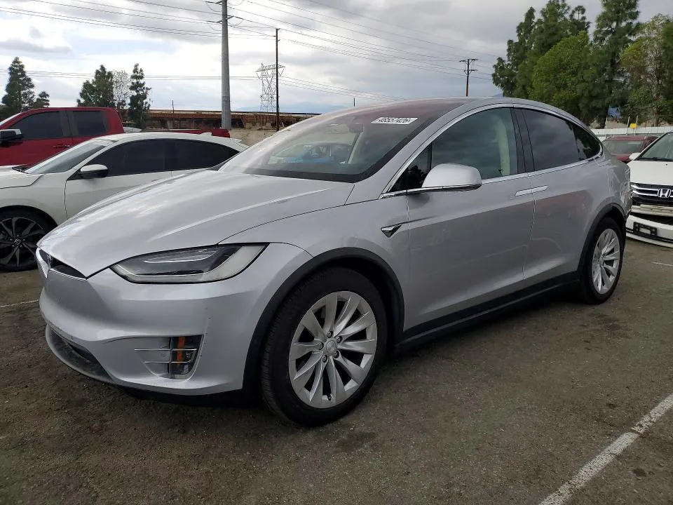 2018 Tesla MODEL X VIN 5YJXCBE29JF115372 фото 1