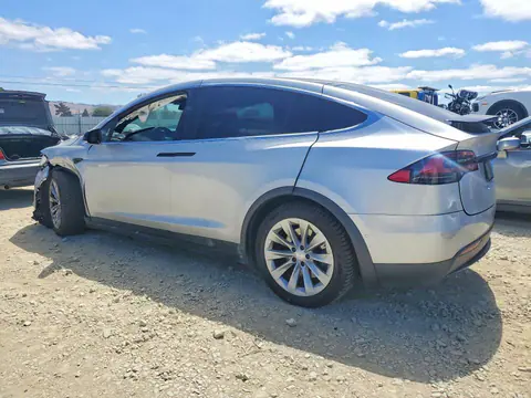 2018 Tesla MODEL X VIN 5YJXCAE25JF120031 фото 2