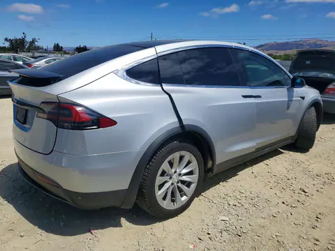 2018 Tesla MODEL X VIN 5YJXCAE25JF120031 фото 3