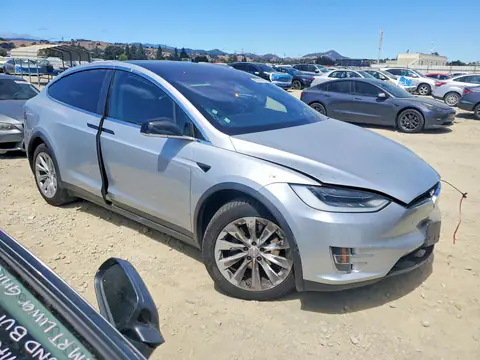 2018 Tesla MODEL X VIN 5YJXCAE25JF120031 фото 4
