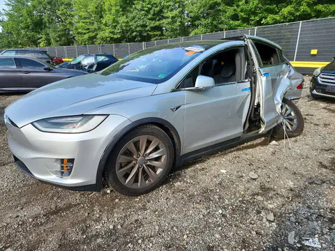5YJXCAE22JF101260 — 2018 Tesla Model X, Боковая часть (Side), фото до ремонта