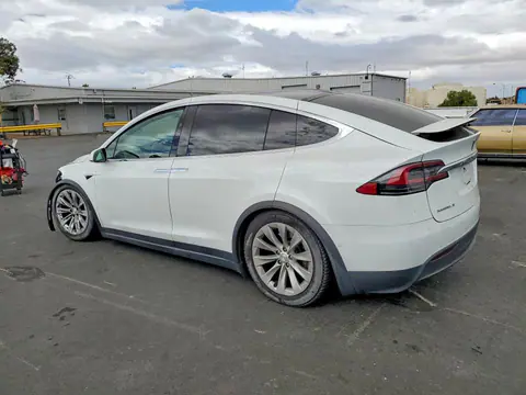 2018 Tesla MODEL X VIN 5YJXCAE20JF104660 фото 2