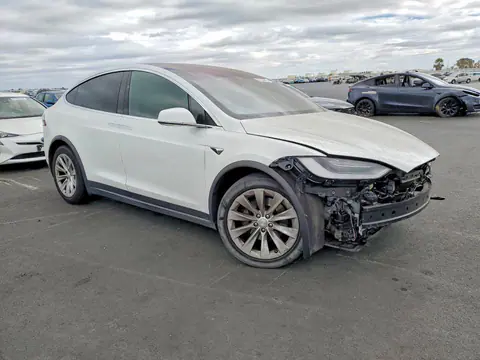 2018 Tesla MODEL X VIN 5YJXCAE20JF104660 фото 4