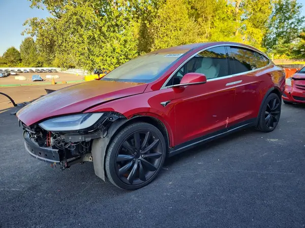 5YJXCAE20JF101676 — 2018 Tesla Model X, Боковая часть (Side), фото до ремонта