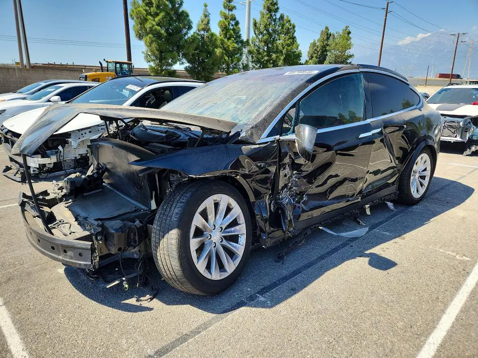 2018 Tesla MODEL X VIN 5YJXCBE26JF116009 фото 1