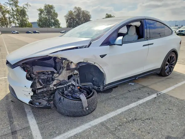 5YJXCBE26JF120593 — 2018 Tesla Model X, Передняя часть (Front End), фото до ремонта