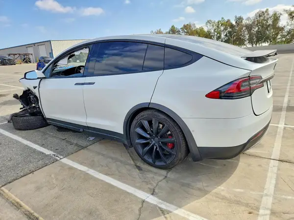 5YJXCBE26JF120593 — 2018 Tesla Model X, фото 2 с аукциона Copart, Передняя часть