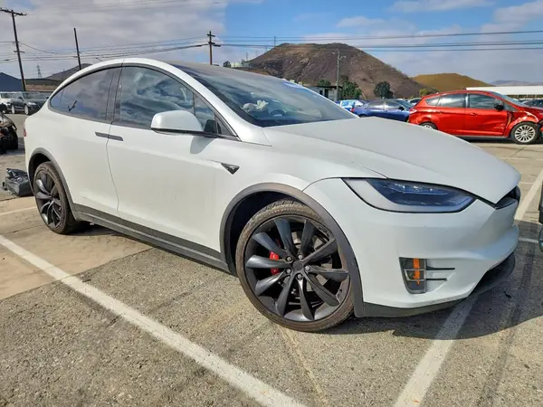 5YJXCBE26JF120593 — 2018 Tesla Model X, фото 4 с аукциона Copart, Передняя часть