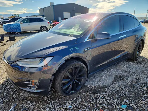 5YJXCAE21JF091207 — 2018 Tesla Model X, Боковая часть (Side), фото до ремонта