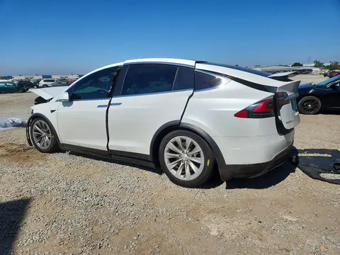 2018 Tesla MODEL X VIN 5YJXCBE2XJF104512 фото 2