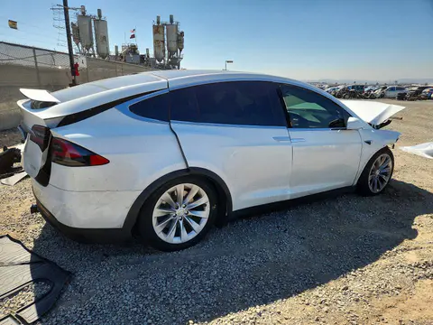 2018 Tesla MODEL X VIN 5YJXCBE2XJF104512 фото 3