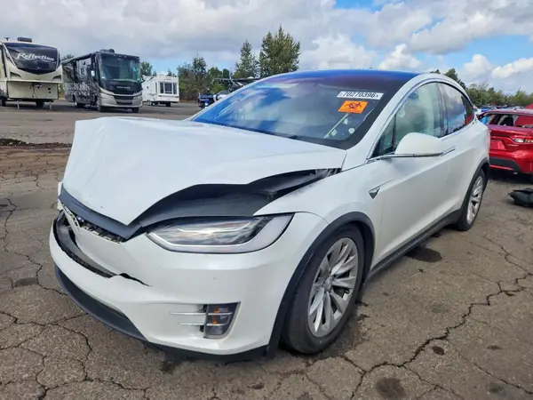5YJXCAE26JF125996 — 2018 Tesla Model X, Передняя часть (Front End), фото до ремонта