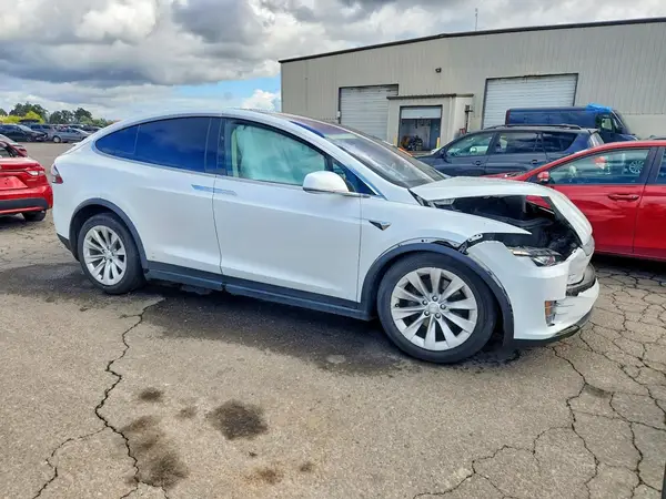 2018 TESLA MODEL X VIN 5YJXCAE26JF125996 фото 4