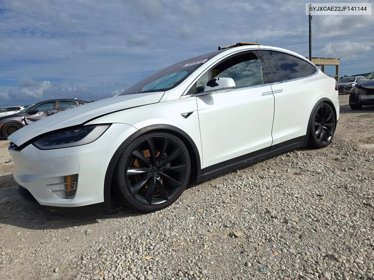 2018 Tesla Model X VIN 5YJXCAE22JF141144 фото 1