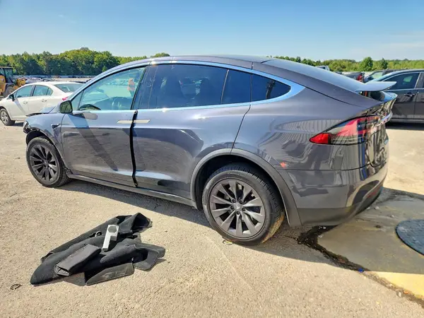 5YJXCDE22KF158934 — 2019 Tesla Model X, фото 2 с аукциона Copart, Передняя часть