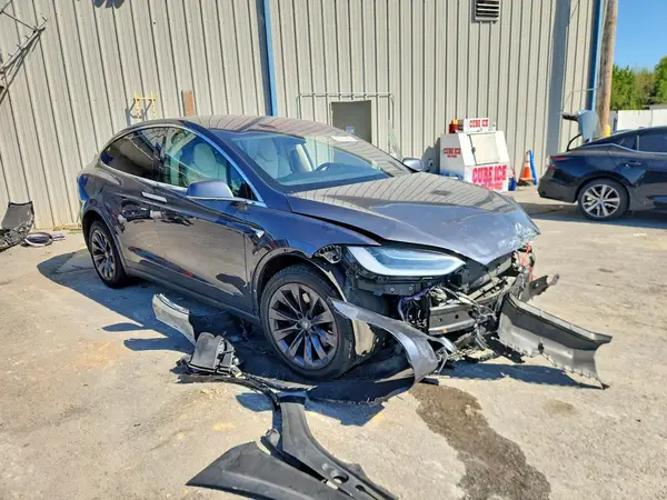 5YJXCDE22KF158934 — 2019 Tesla Model X, фото 4 с аукциона Copart, Передняя часть