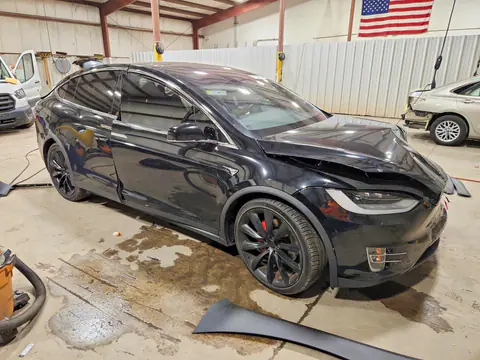 2019 Tesla Model X VIN 5YJXCBE44KF185705 фото 4