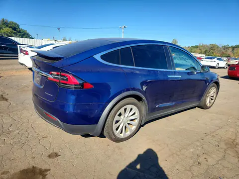 2019 Tesla Model X VIN 5YJXCAE21KF185752 фото 3