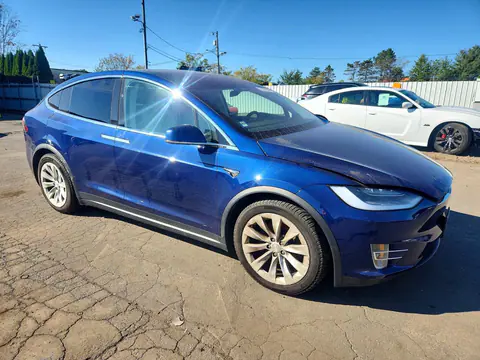 2019 Tesla Model X VIN 5YJXCAE21KF185752 фото 4