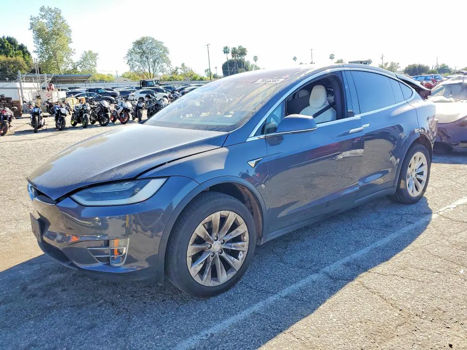 2019 Tesla MODEL X VIN 5YJXCAE29KF182906 фото 1