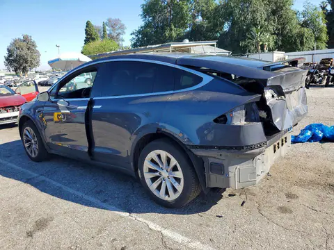 2019 Tesla MODEL X VIN 5YJXCAE29KF182906 фото 2