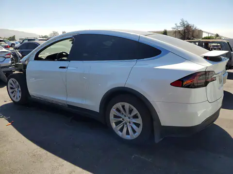2020 Tesla MODEL X VIN 5YJXCBE22LF233895 фото 2
