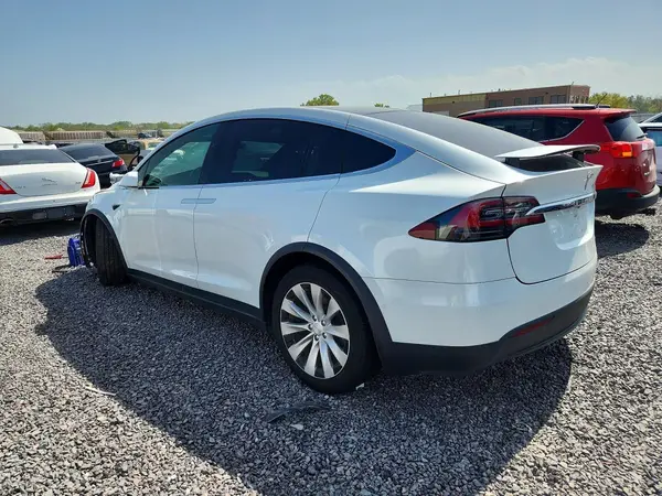 5YJXCAE2XLF232729 — 2020 Tesla Model X, фото 2 с аукциона Copart, Передняя часть