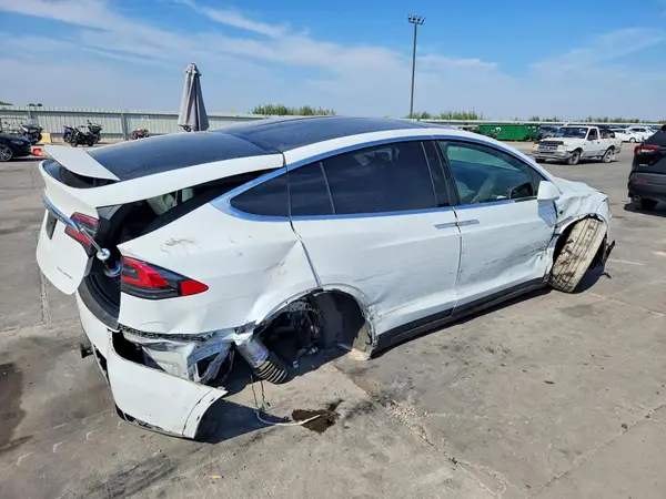 5YJXCBE23LF296228 — 2020 Tesla Model X, фото 3 с аукциона Copart, Боковая часть