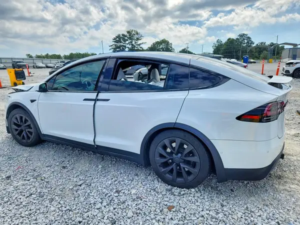 7SAXCBE69NF359938 — 2022 Tesla Model X, фото 2 с аукциона Copart 29.09.2026, Передняя часть