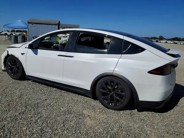 7SAXCAE5XPF413722 — 2023 Tesla Model X, фото 2 с аукциона Copart, Передняя часть