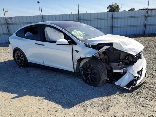 7SAXCAE5XPF413722 — 2023 Tesla Model X, фото 4 с аукциона Copart, Передняя часть