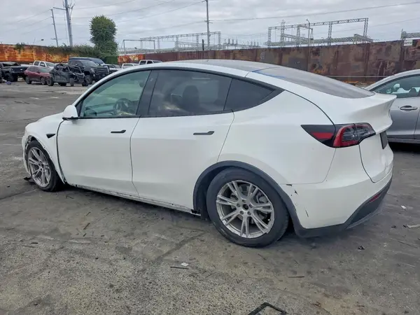 2020 TESLA MODEL Y VIN 5YJYGDEE0LF026243 фото 2