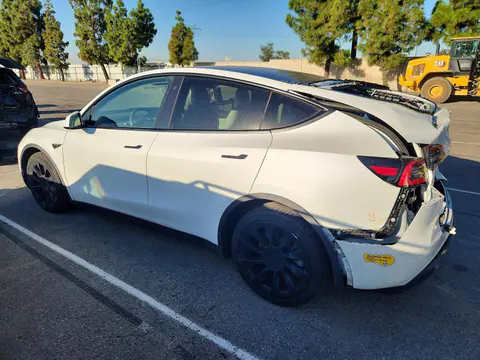 2020 Tesla Model Y VIN 5YJYGDEE7LF046148 фото 2