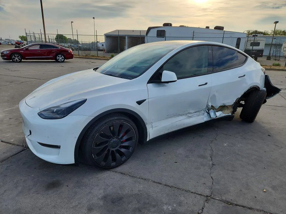 2021 Tesla Model Y VIN 5YJYGDEF2MF137015 фото 1