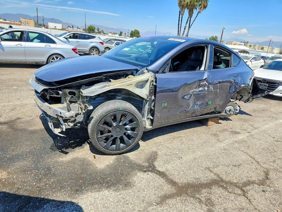 5YJYGDEE0MF149025 Tesla Model Y 2021 — повреждение Повреждения снизу, фото до ремонта