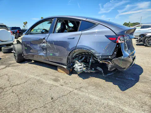 5YJYGDEE0MF149025 — 2021 Tesla Model Y, фото 2 с аукциона Copart 29.09.2026, Повреждения снизу