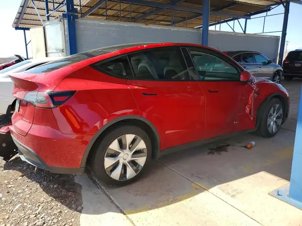 5YJYGDEE9MF205267 — 2021 Tesla Model Y, фото 3 с аукциона Copart, Боковая часть