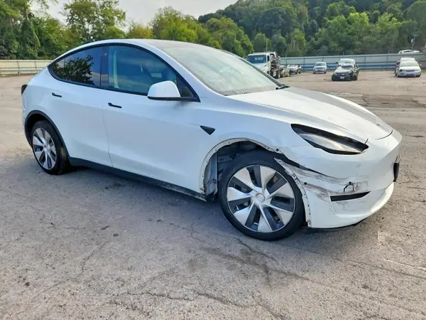 5YJYGDEE8MF255996 — 2021 Tesla Model Y, фото 4 с аукциона Copart, Передняя часть