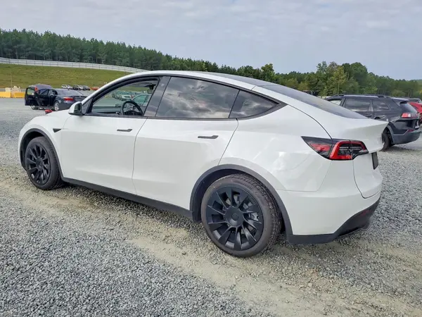 5YJYGDEE7MF093519 — 2021 Tesla Model Y, фото 2 с аукциона Copart 08.10.2026, Боковая часть
