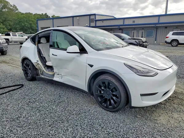 5YJYGDEE7MF093519 — 2021 Tesla Model Y, фото 4 с аукциона Copart 08.10.2026, Боковая часть